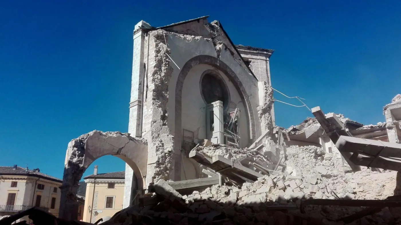 Zawalone domy, tragedia setek osób... Najsilniejsze od 1980 roku trzęsienie ziemi w środkowych Włoszech