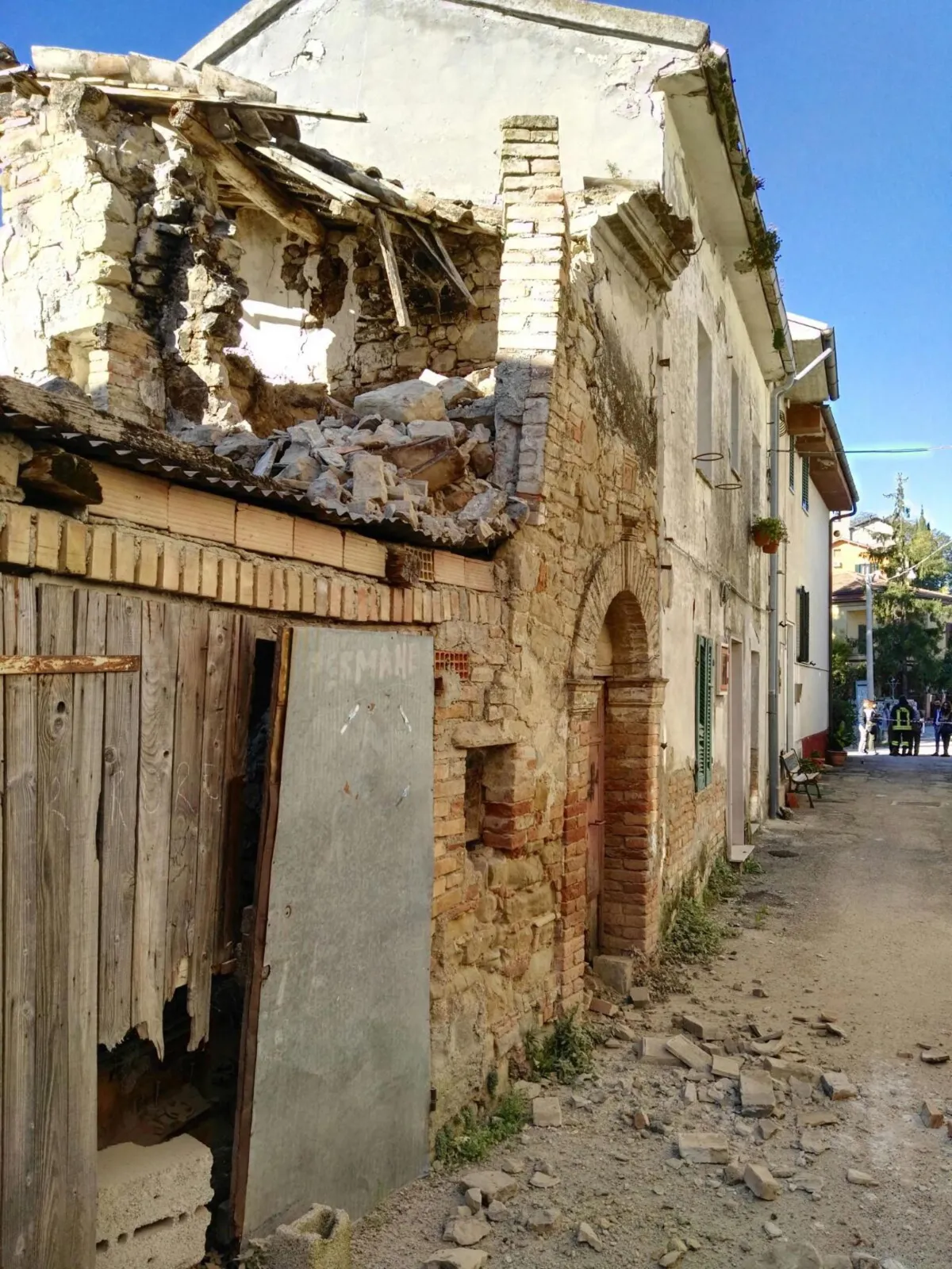 9572826-zniszczony-budynek-w-rapino.jpg