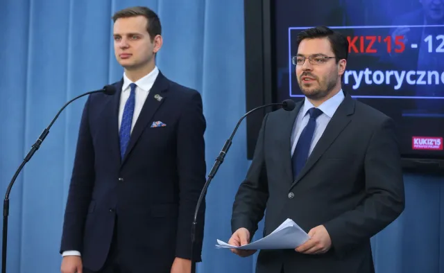 Kukiz'15 o roku rządu PiS: To nie dobra zmiana, lecz drobna zmiana