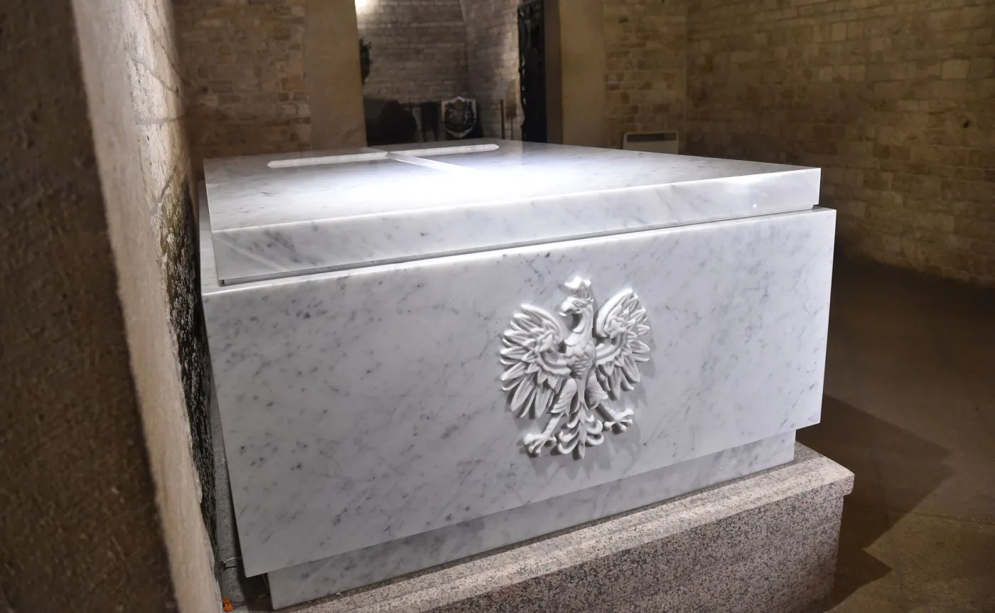 9625852-sarkofag-pary-prezydenckiej.jpg
