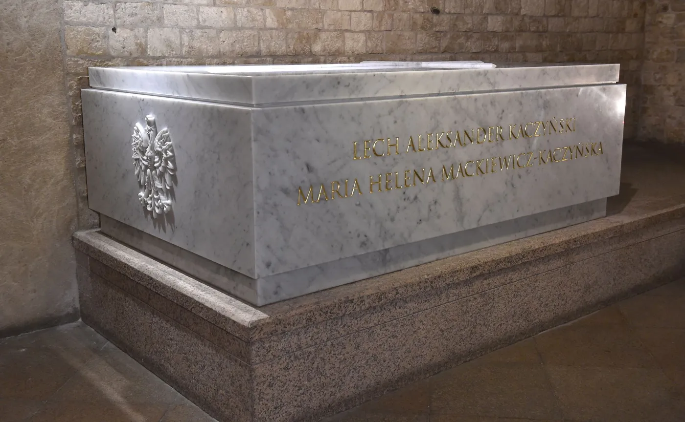 9625950-sarkofag-pary-prezydenckiej.jpg