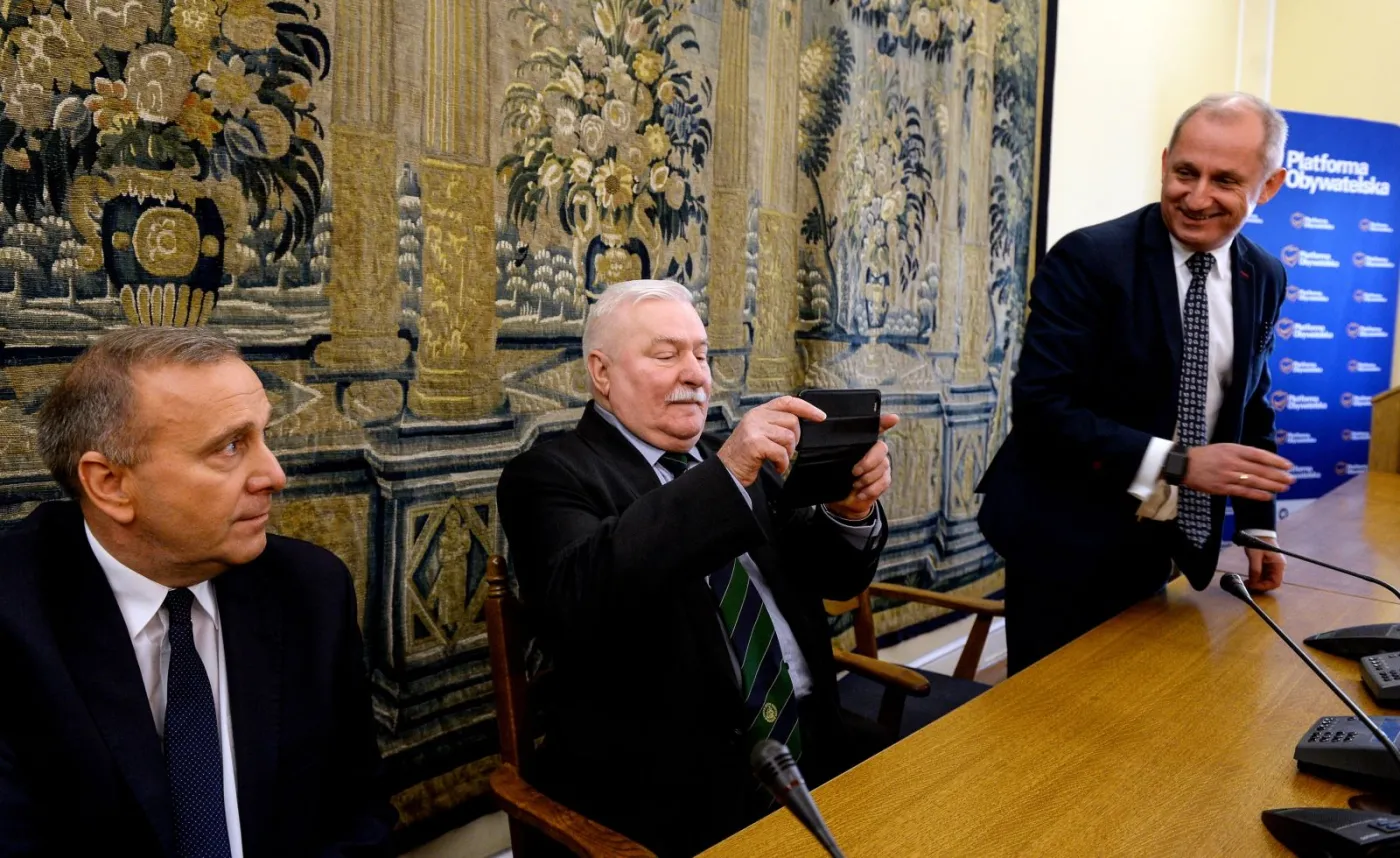 9701218-lech-walesa-c-przewodniczacy.jpg