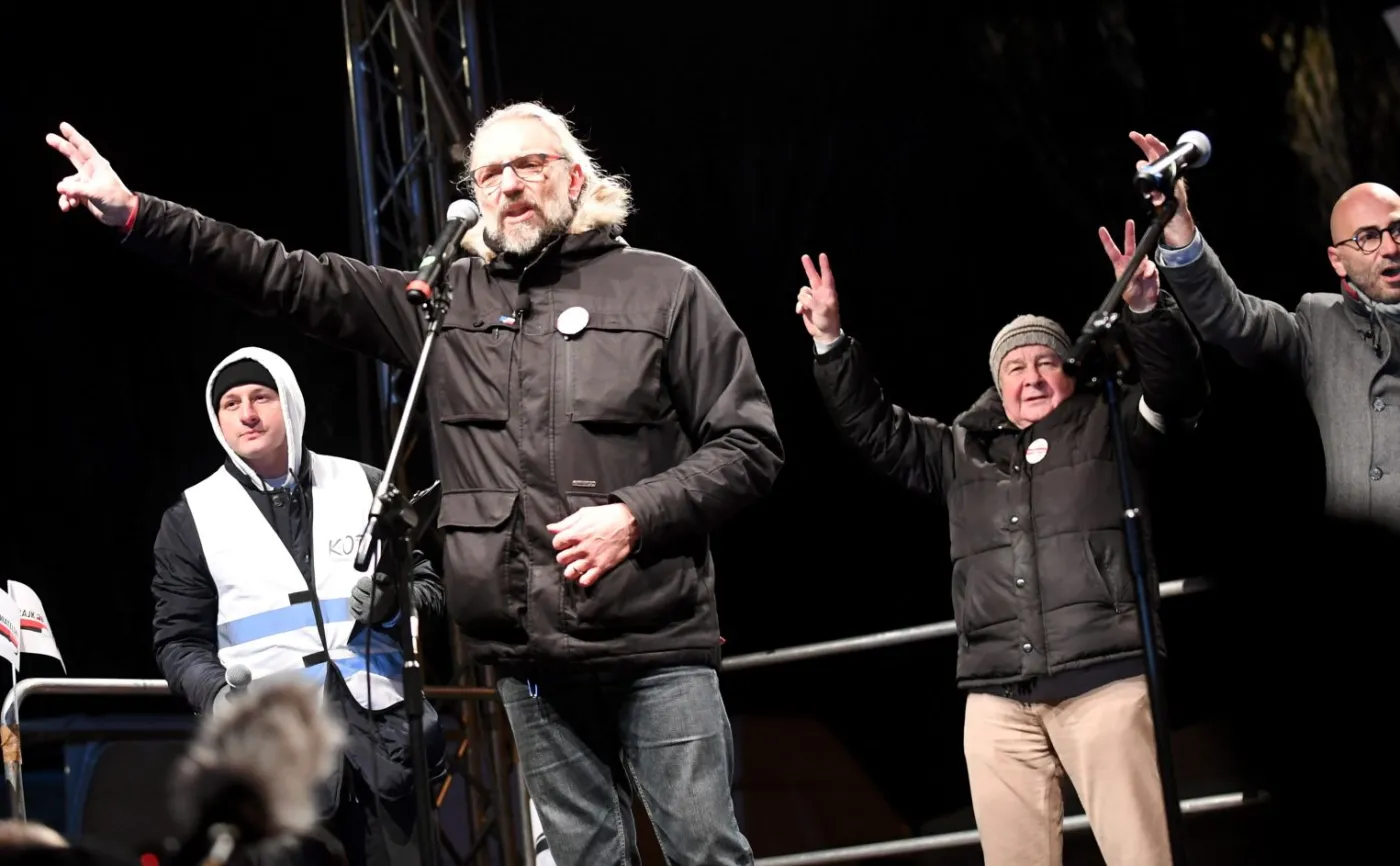 9705038-lider-kod-mateusz-kijowski-l.jpg