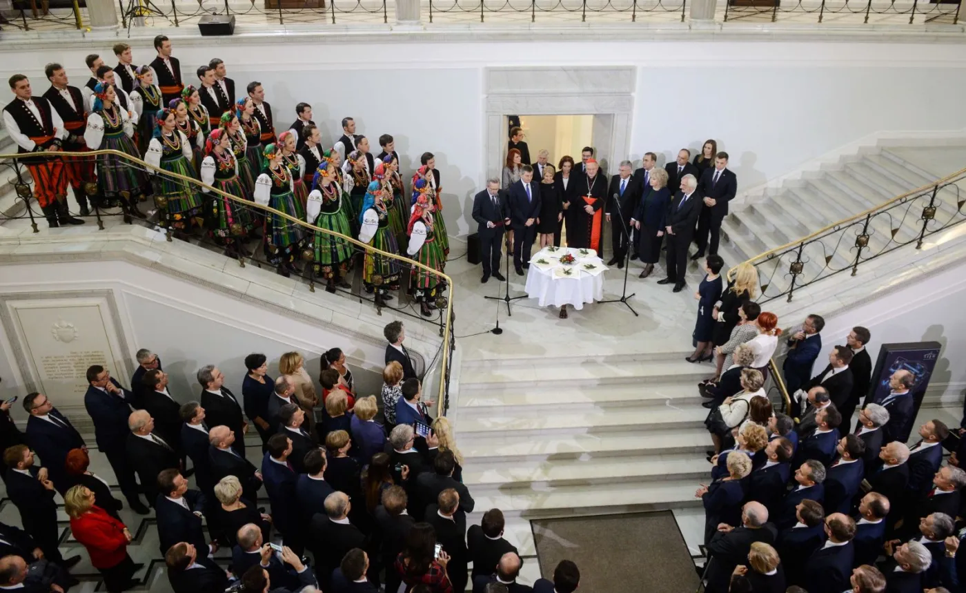 W Sejmie spotkanie opłatkowe. Podczas uroczystości zabrakło wielu parlamentarzystów [ZDJĘCIA]