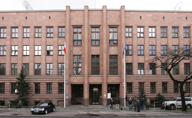 Pietrzak, Targalski i Gmyz opowiedzą światu o Polsce. MSZ wysyła pismo do Instytutów Polskich