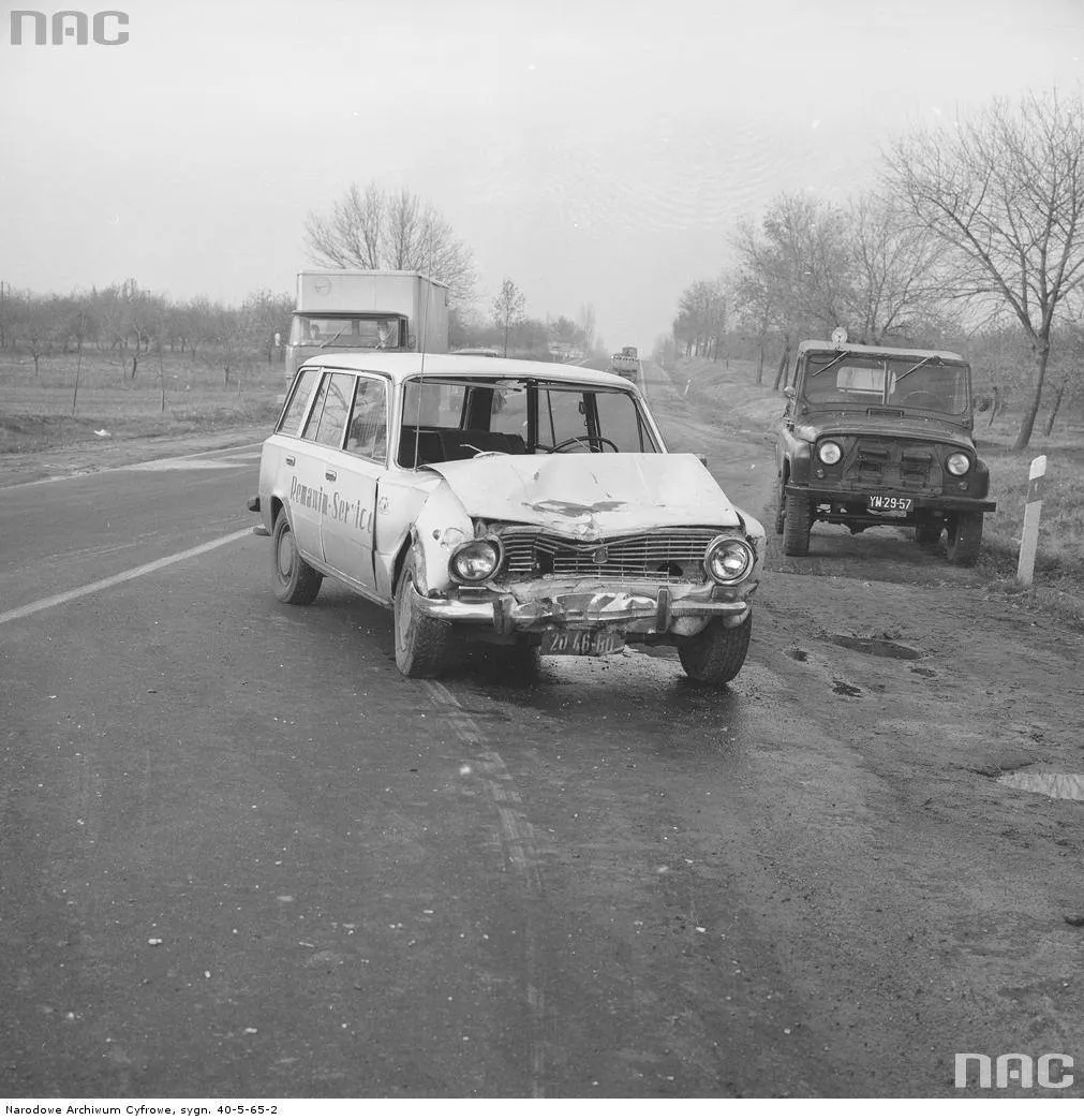 9412171-wypadki-drogowe-w-stylu-retro.jpg