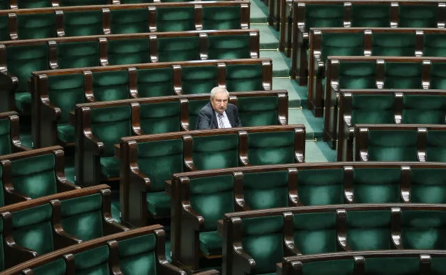 Poseł PiS: Ekshumacje ofiar smoleńskich są niezbędne. Widziałem tylko worek w trumnie i tabliczkę...