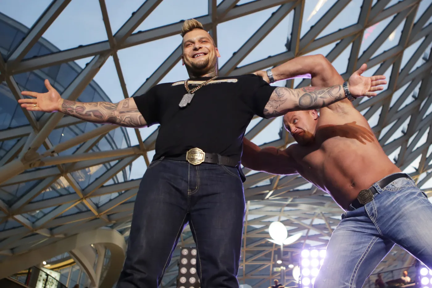 9479014-pudzian-kontra-popek-w-walce.jpg