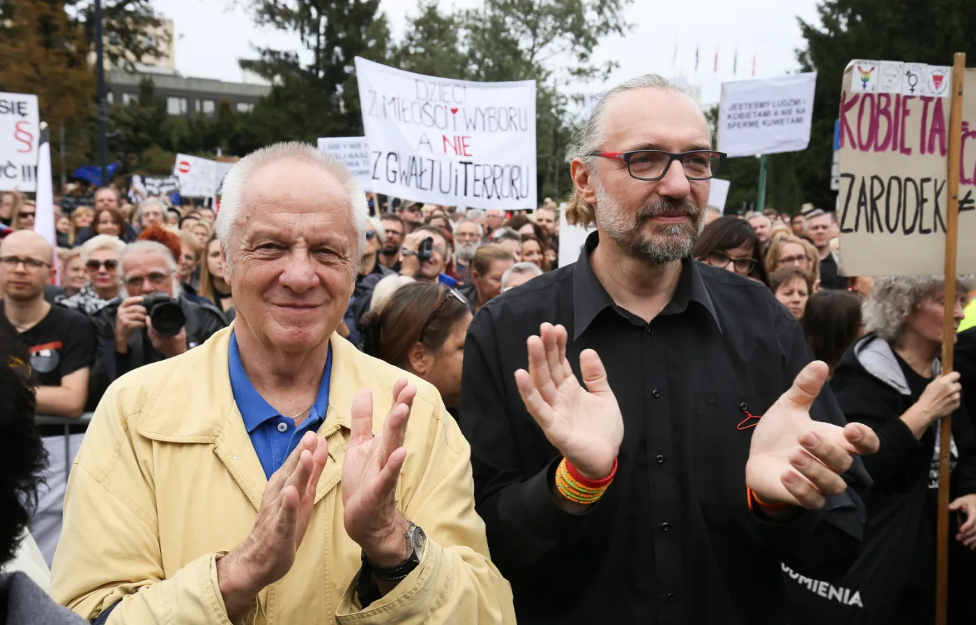 9492505-czarny-protest-przed-sejmem.jpg