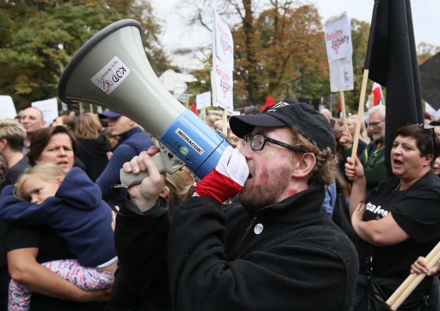 9492601-czarny-protest-przed-sejmem.jpg