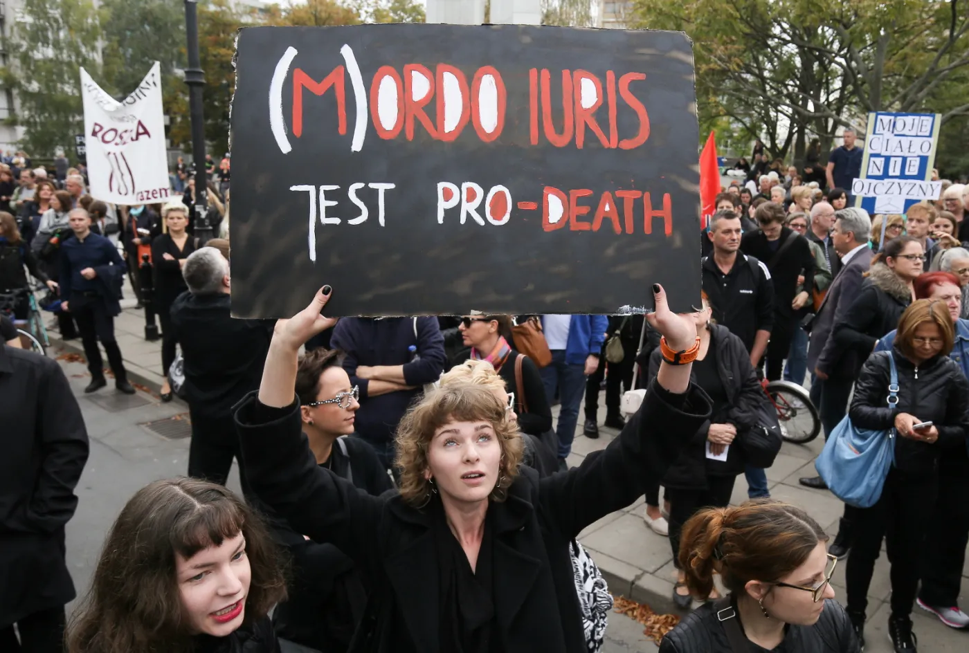 9492857-czarny-protest-przed-sejmem.jpg
