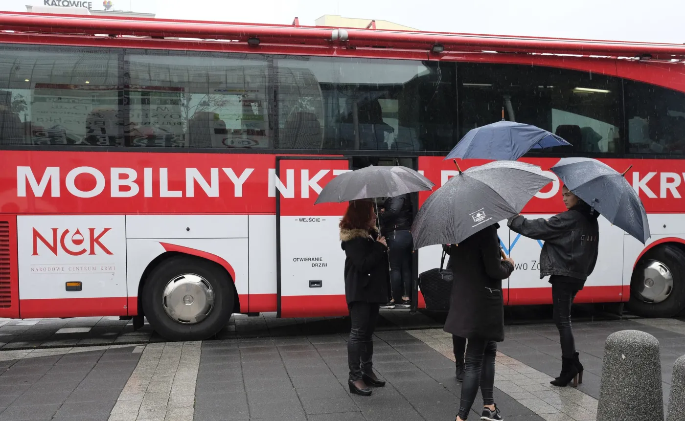 9498100-czarny-protest-w-katowicach.jpg