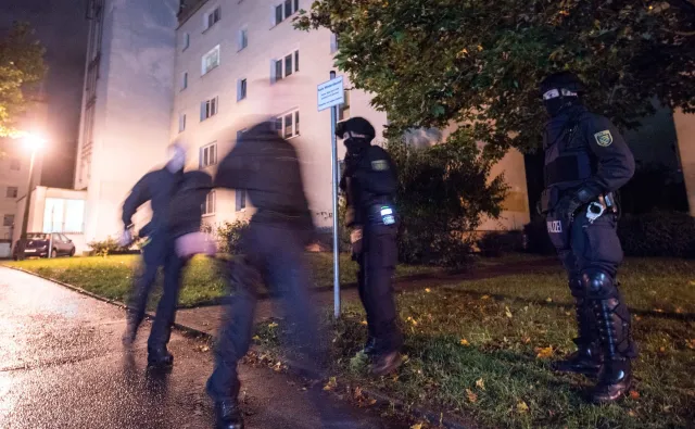 Niemiecka policja: Syryjczyk podejrzany o przygotowywanie ataku na lotnisko wymknął się z okrążenia