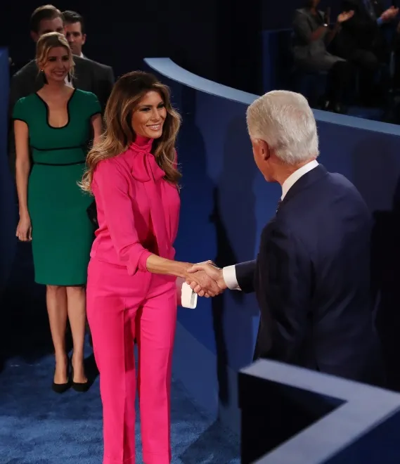 9518421-melania-trump-bill-clinton.jpg