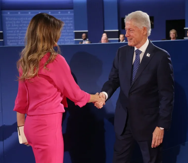 9518448-melania-trump-bill-clinton.jpg