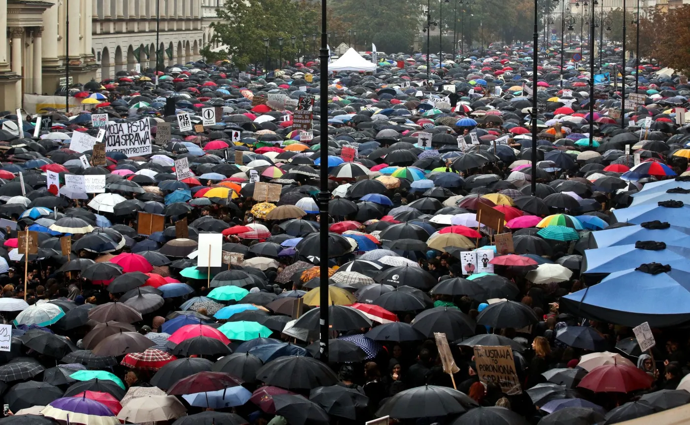 Uczestnicy "czarnego protestu" w Warszawie