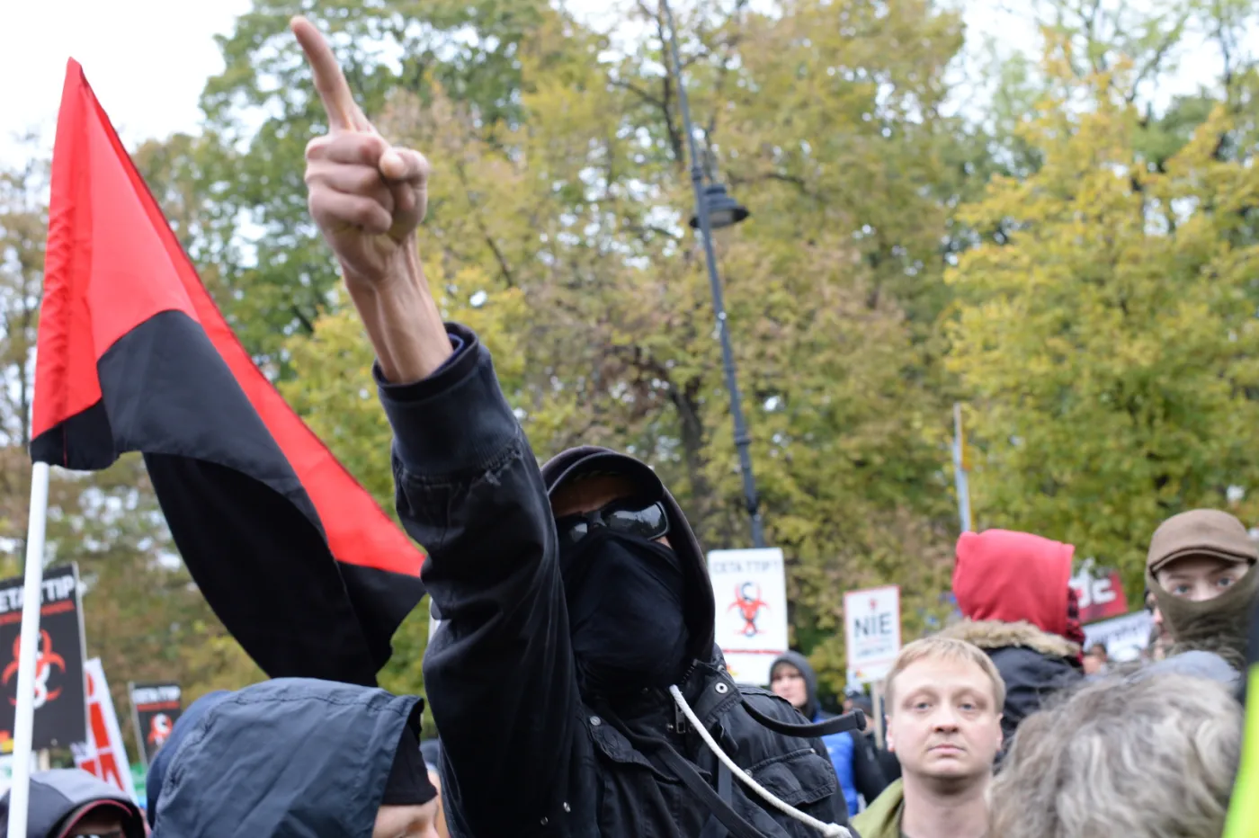 9534267-protest-przeciwko-ceta-i-ttip.jpg