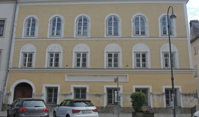 Rodzinny dom Hitlera zostanie zamieniony w posterunek policji