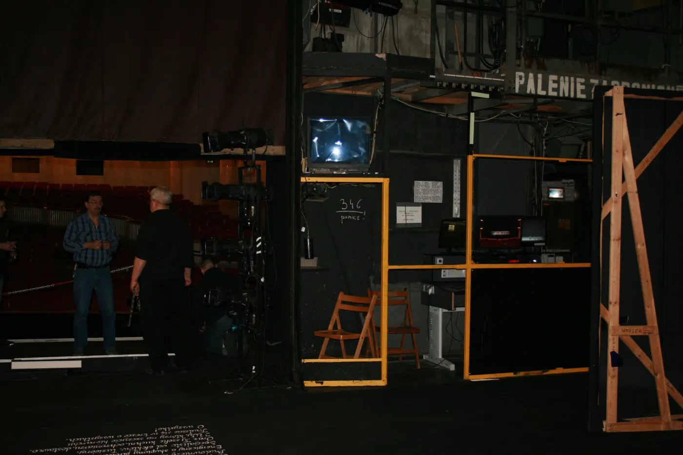 9553392-na-scenie-teatru-wielkiego.jpg