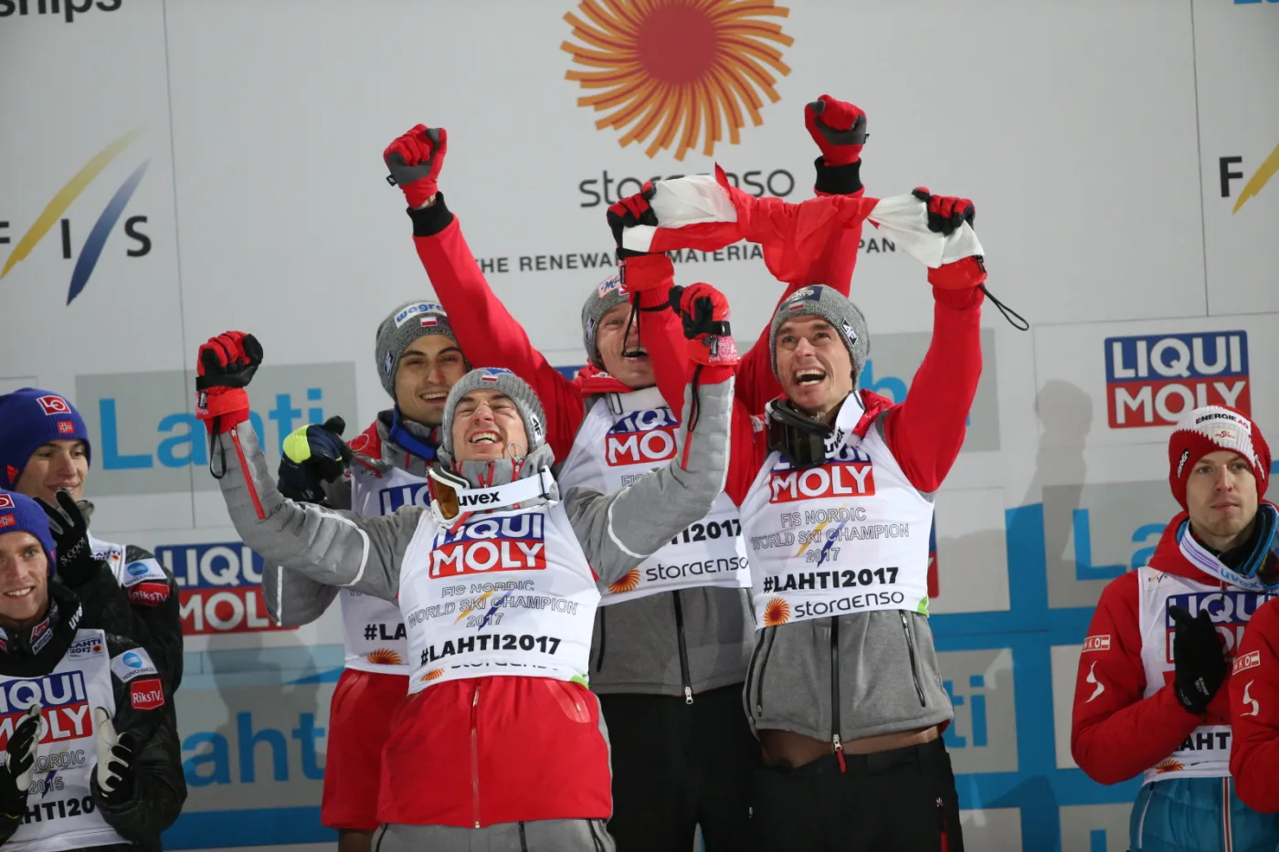 9941615-kamil-stoch-piotr-zyla-maciej.jpg