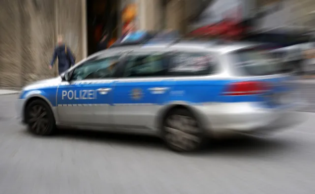 8 tys. osób ewakuowanych, zablokowane drogi. Robotnicy znaleźli bombę z niebezpiecznym zapalnikiem