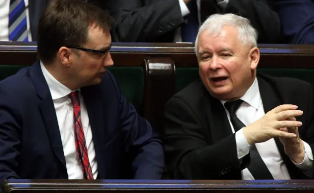 Saryusz-Wolski będzie miał szanse, jeśli poprze go... Tusk? Ziobro proponuje rozwiązanie