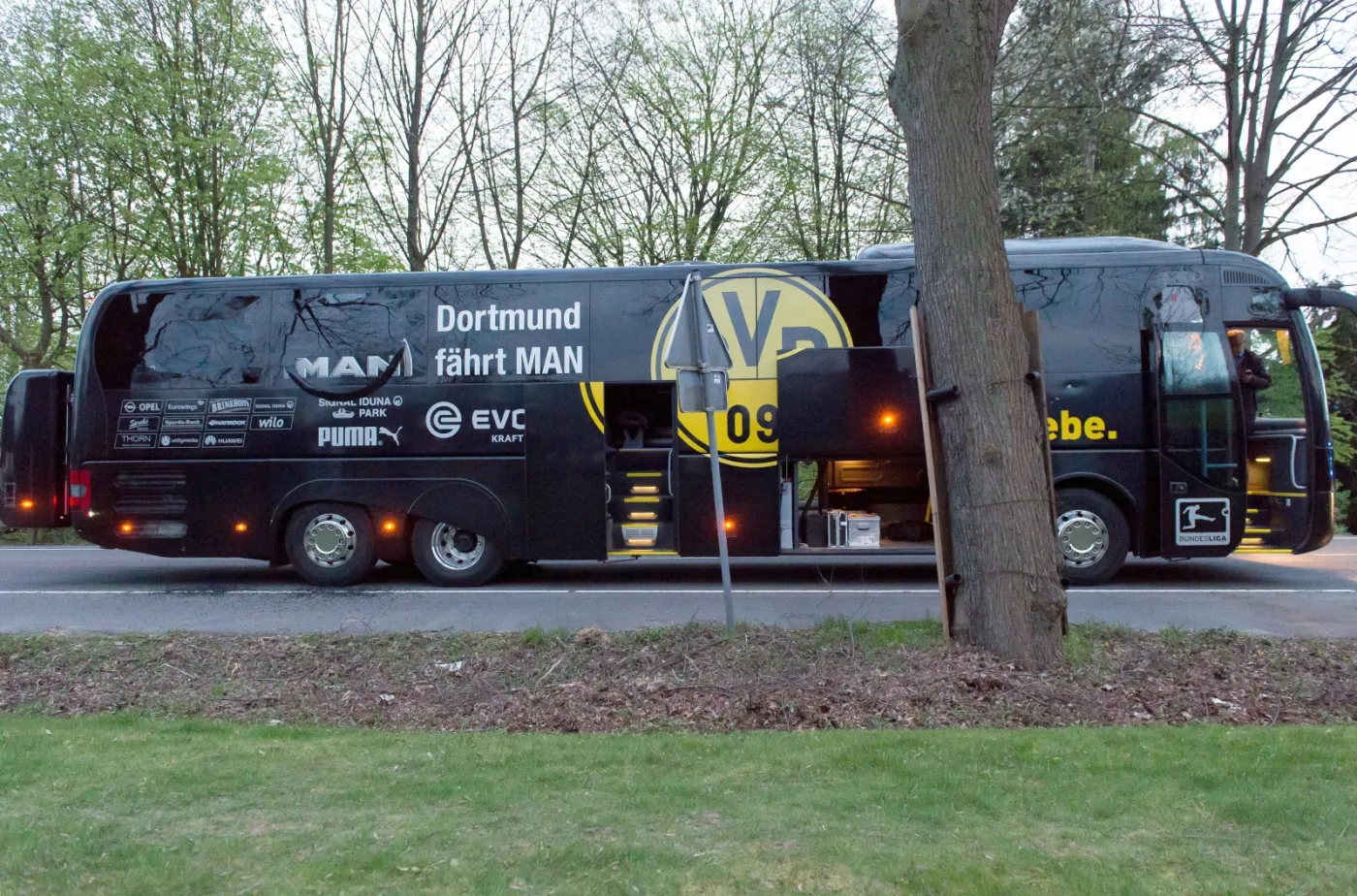 10058995-autokar-borussii-dortmund.jpg