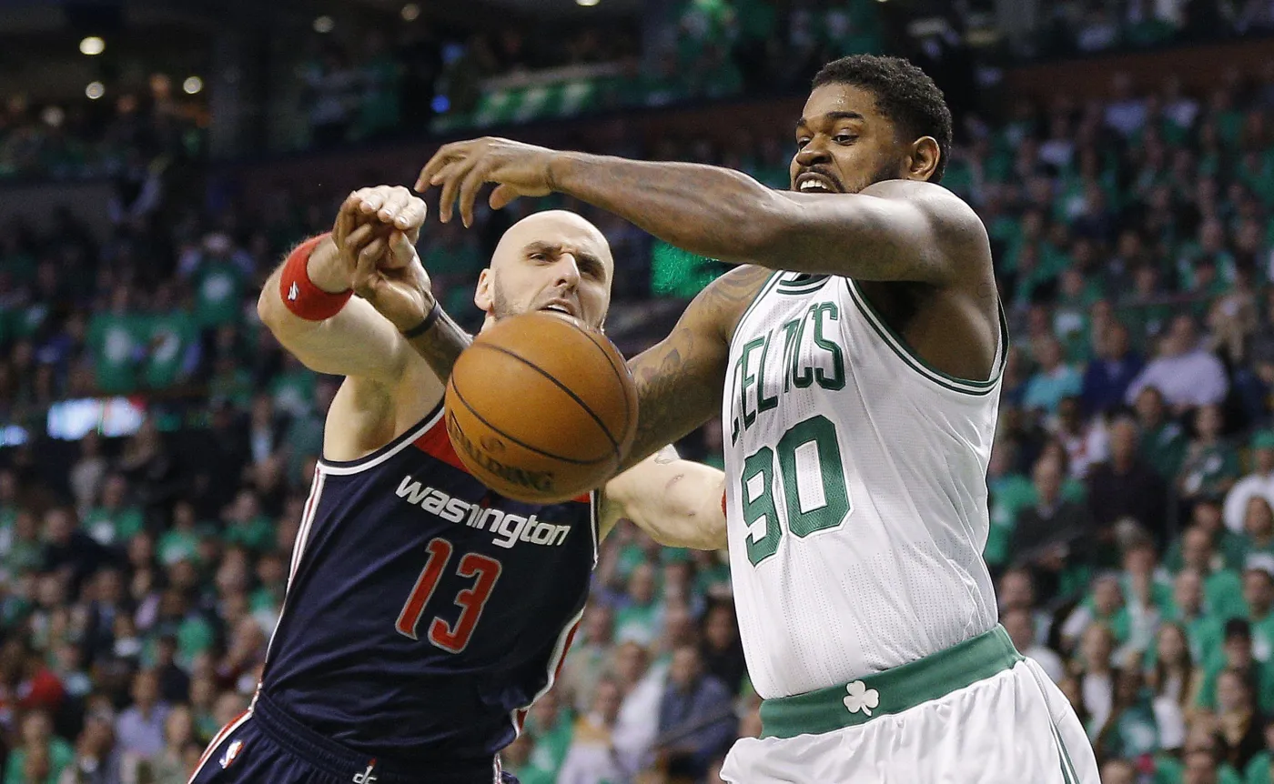 Amir Johnson i Marcin Gortat