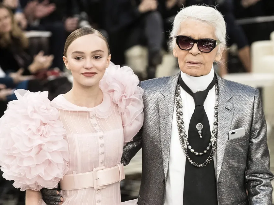 9826612-lily-rose-depp-karl-lagerfeld.jpg