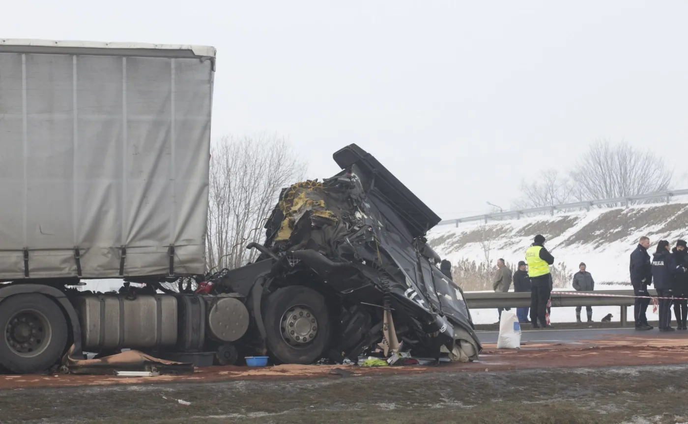 9827043-karambol-na-autostradzie-a1.jpg