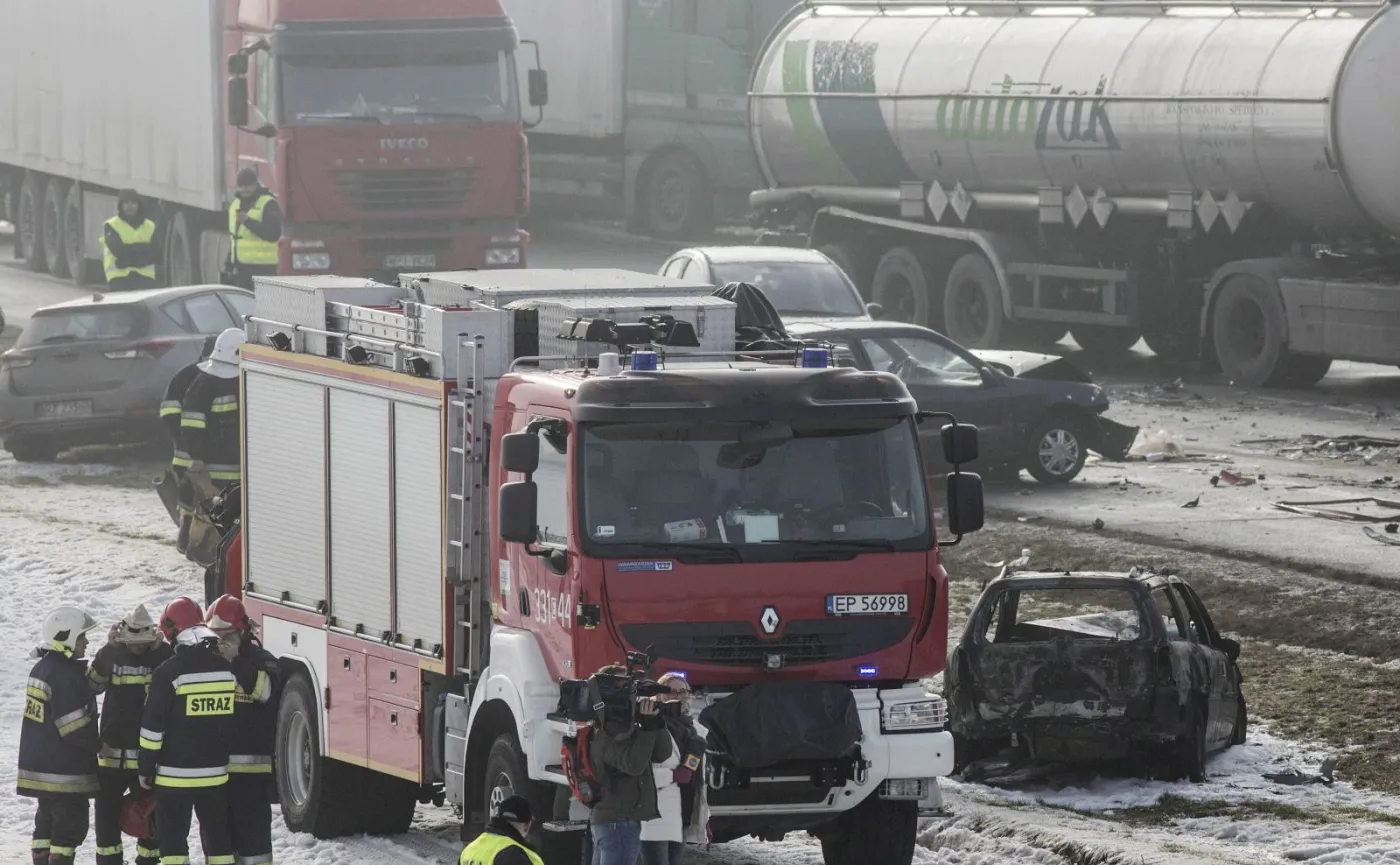9827107-karambol-na-autostradzie-a1.jpg