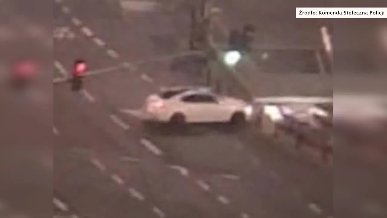 Nastolatka rozbiła samochód w centrum Warszawy