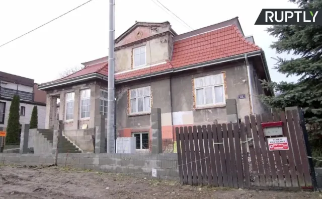Wcześniej torturowano tam więźniów, teraz będzie piwniczka na wino? Remont domu nazistowskiego kata z Płaszowa