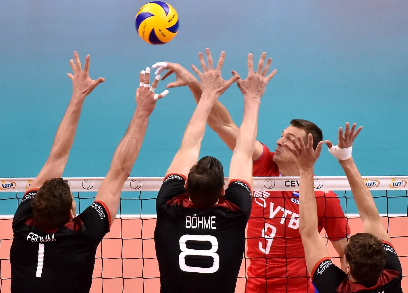 Yury Berezhko (w głębi) oraz Christian Fromm (L), Marcus Bohme (C) i Lukas Immanuel Kampa (P)