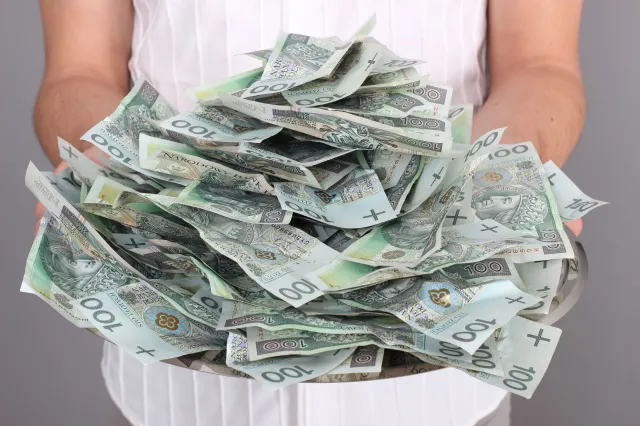 Jak rozciągała się siatka płac, czyli skąd wzięły się nierówności pensji w Polsce