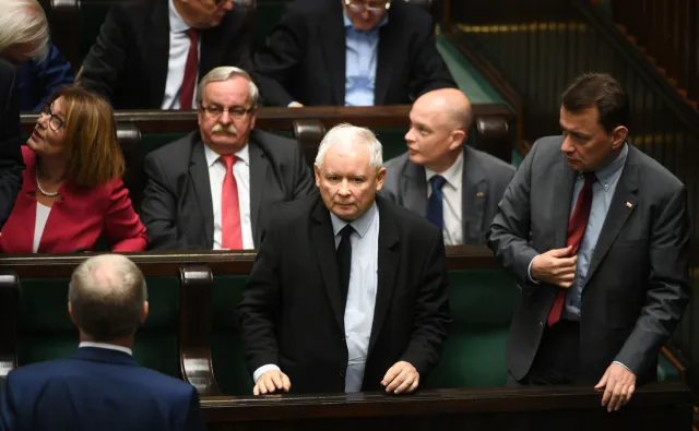 Tarcia na szczycie. PiS idzie drogą SLD