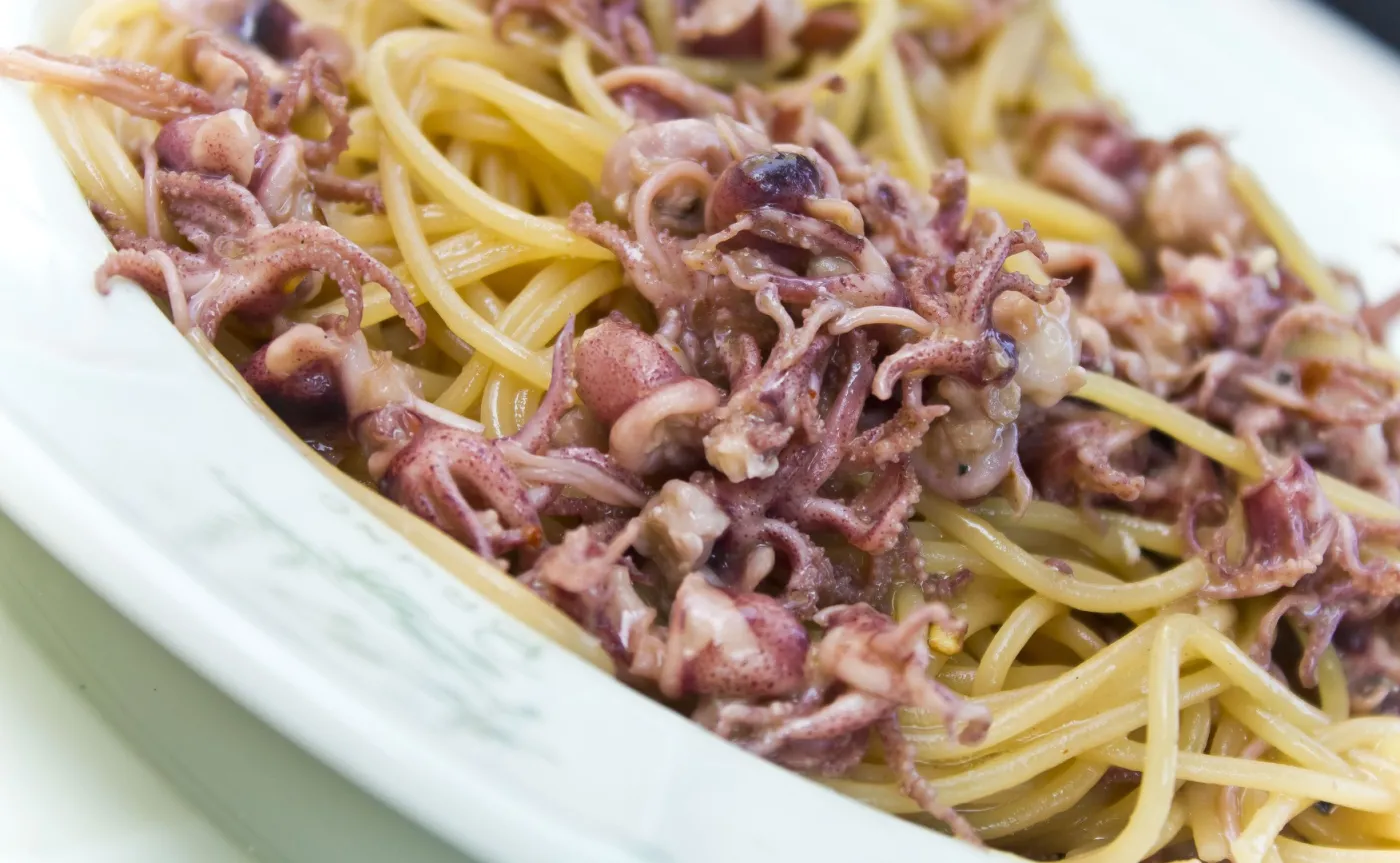 spaghetti z ośmiorniczkami