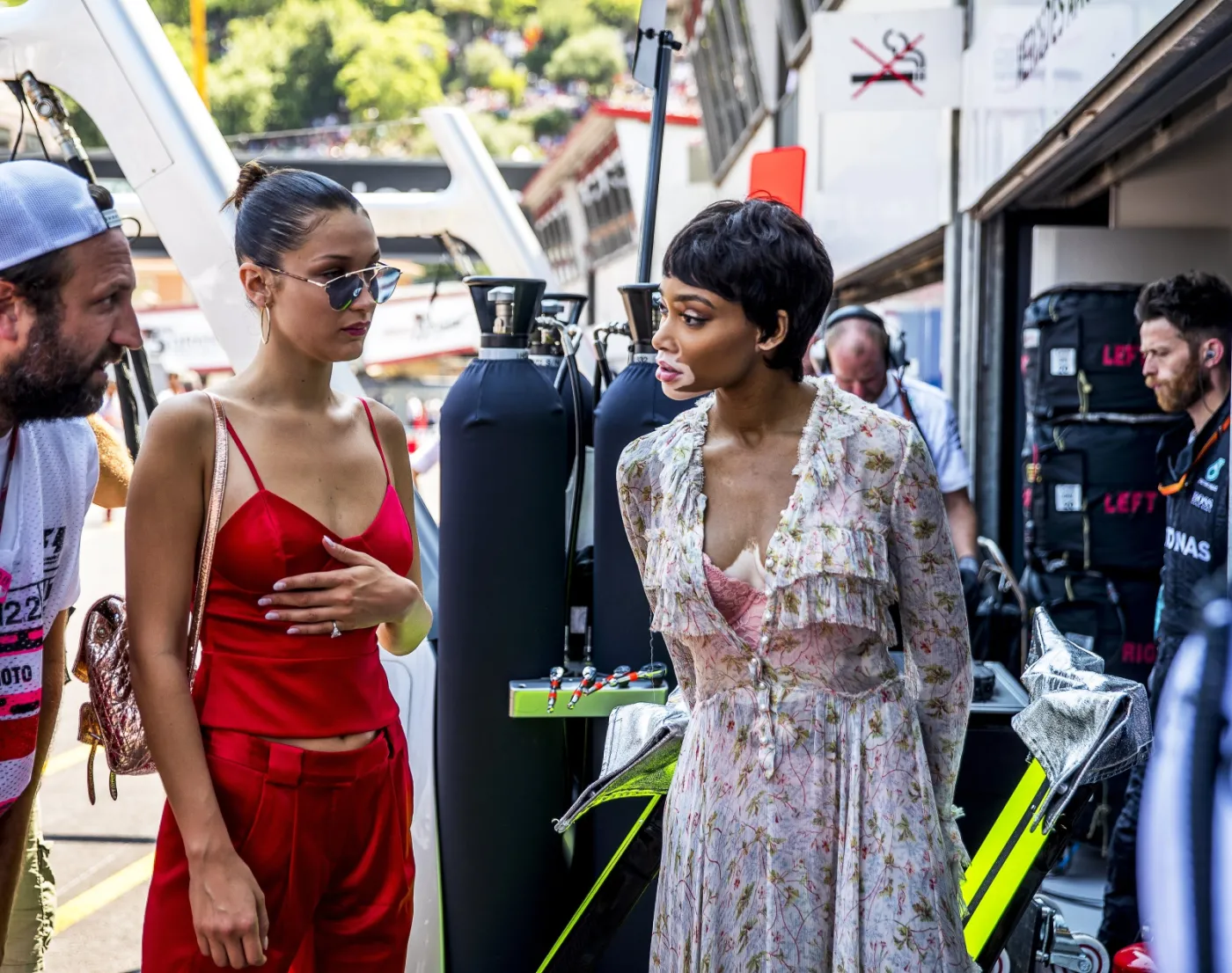 10188974-bella-hadid-i-winnie-harlow.jpg
