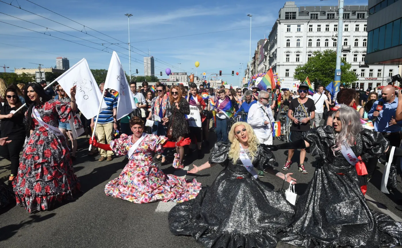"Jarek, chodź z nami". Parada Równości na ulicach Warszawy. ZDJĘCIA z manifestacji