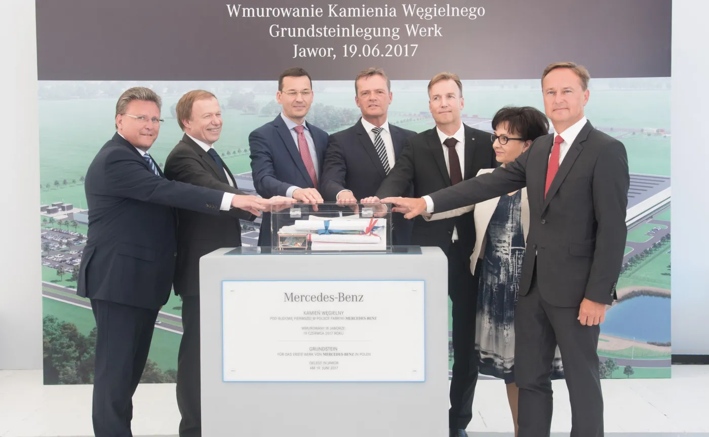 Niemiecki koncern Daimler AG rozpoczyna w Jaworze (Dolnośląskie) budowę fabryki Mercedes-Benz