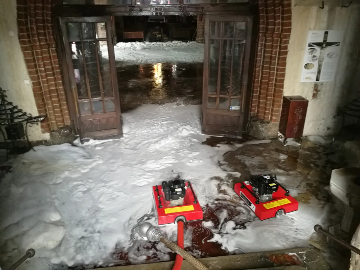 10280301-zdjecie-z-wnetrza-kosciola.jpg