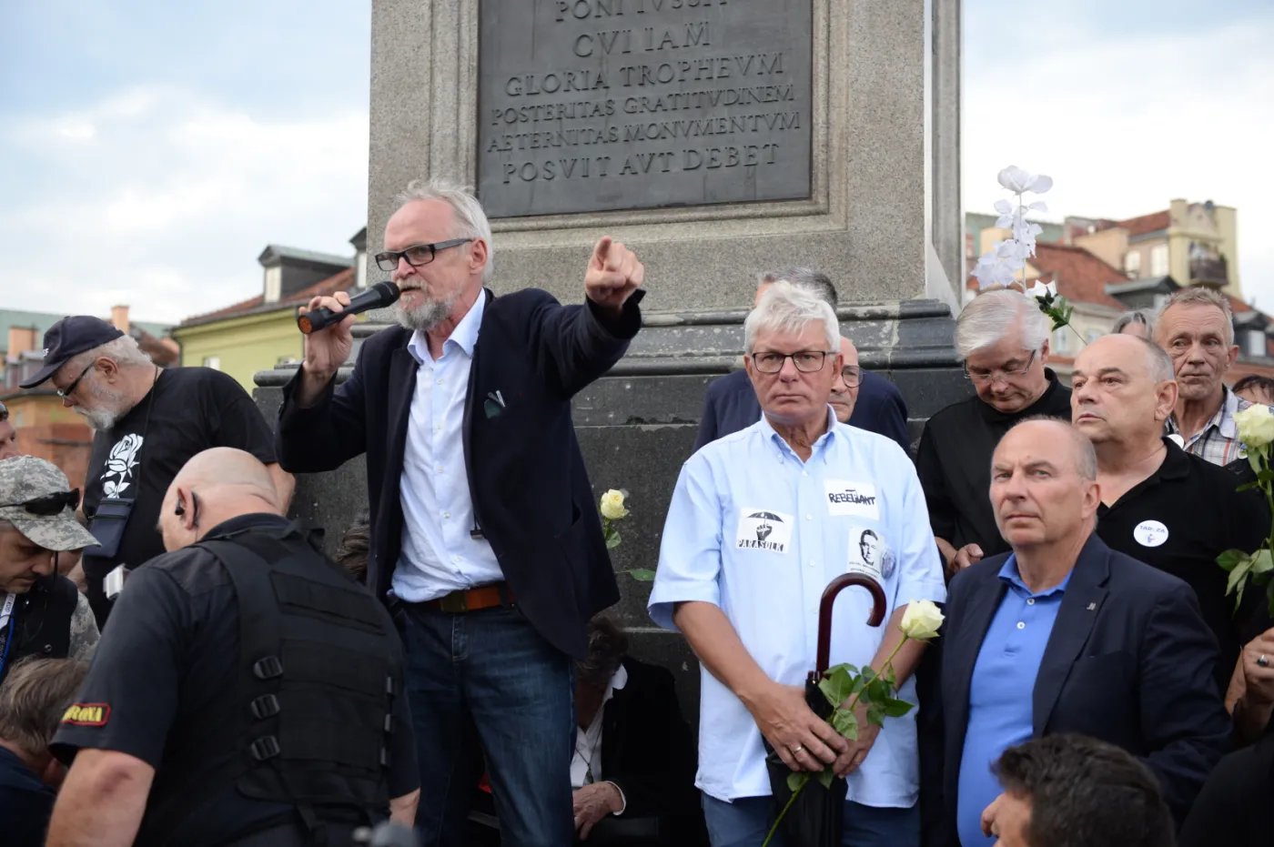10297754-uczestnicy-kontrmanifestacji.jpg