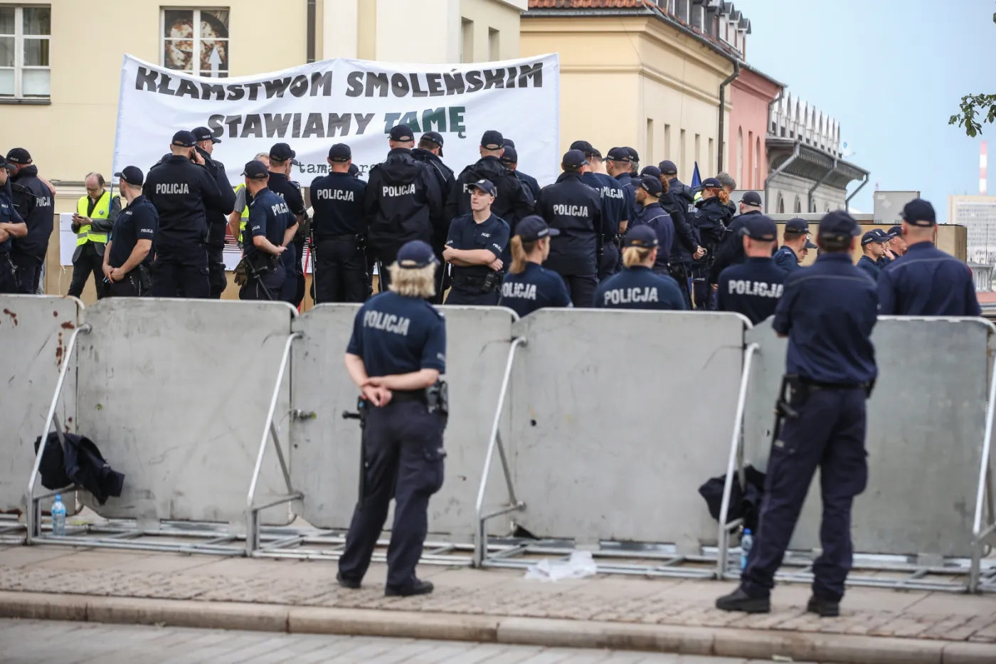 10297786-uczestnicy-kontrmanifestacji.jpg