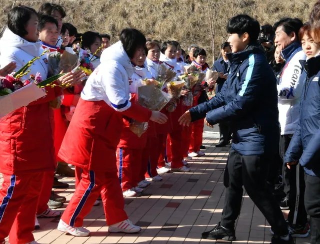 Pjongczang 2018: Koreańskie hokeistki z Południa i Północy na olimpiadzie zagrają w... jednej reprezentacji