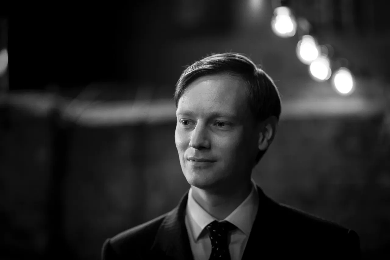 10770716-pomiedzy-slowami-zdjecie-7.jpg