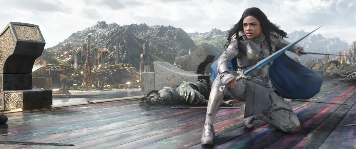 10495963-tessa-thompson-w-filmie-thor.jpg