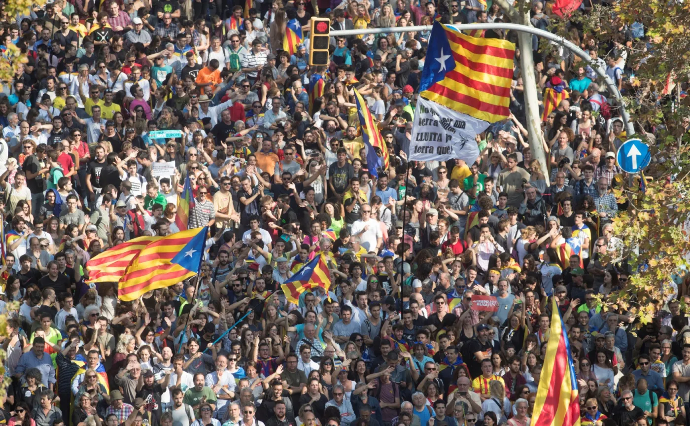Tłum na ulicach Barcelony