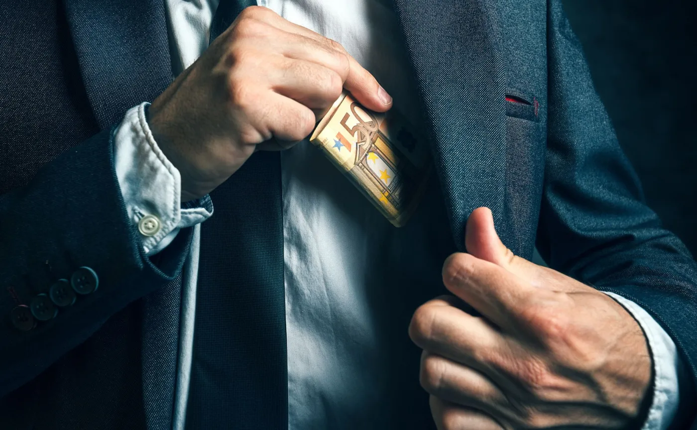 Oligarchia Zachodu różni się tym od oligarchii Wschodu