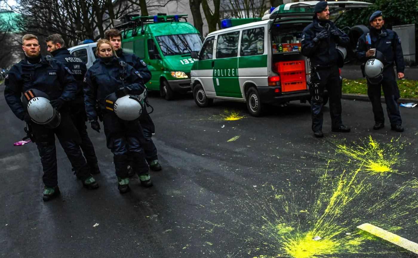 Protestujący blokowali dojazd do miejsca obrad. Ranni w zajściach przed zjazdem AfD