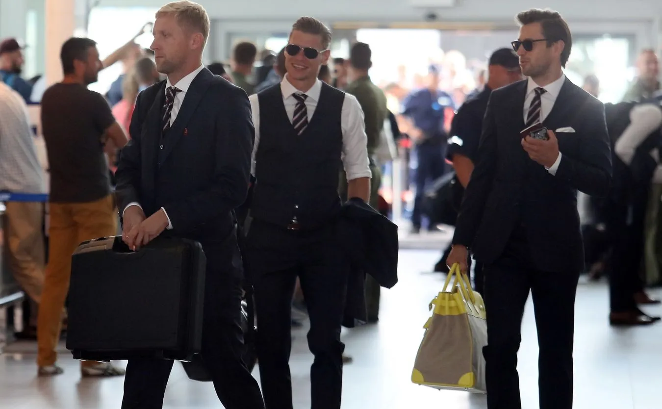 Kamil Glik, Łukasz Piszczek i Grzegorz Krychowiak tuż przed wylotem do Soczi na lotnisku Chopina w Warszawie